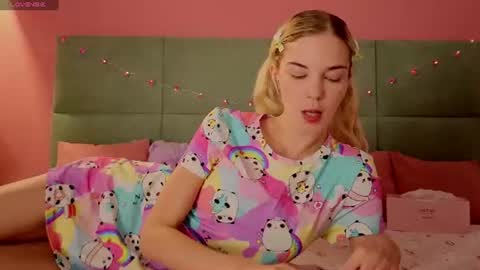 Bella NEW ROOM online show from 06/22/26, 01:29