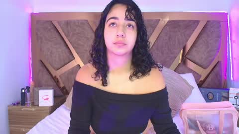 Snapshot of bella_swwan_ chatting on 04/11/26, 02:43 Bella Swwan online show from 04/11/26, 02:43