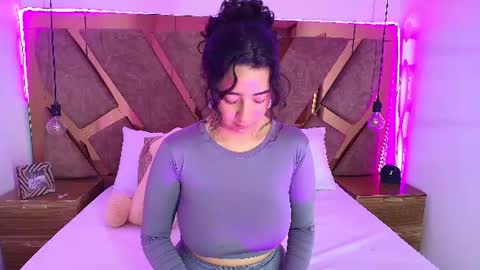 Bella Swwan  online show from 07/05/26, 10:50