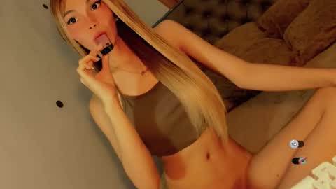 Bella online show from 12/15/25, 03:55