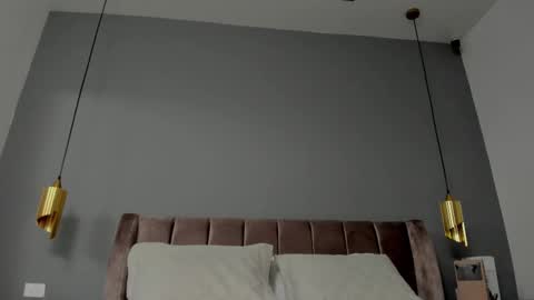  B E L L A   online show from 12/22/25, 06:38