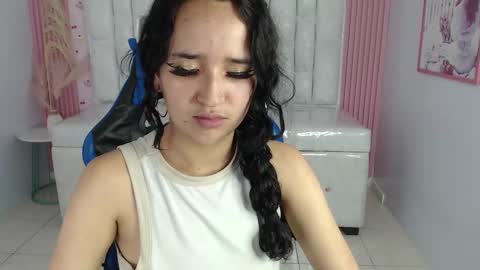 Snapshot of bella_vibes_s chatting on 10/01/25, 08:59 Bella online show from 10/01/25, 08:59