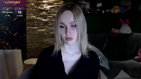 Snapshot of bella_villen chatting on 02/21/26, 12:39 bella_villen online show from 02/21/26, 12:39