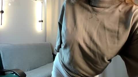 Snapshot of bella_xiss chatting on 07/06/26, 03:03 bella_xiss online show from 07/06/26, 03:03