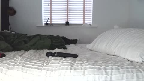 Bella Black online show from 12/15/25, 10:52