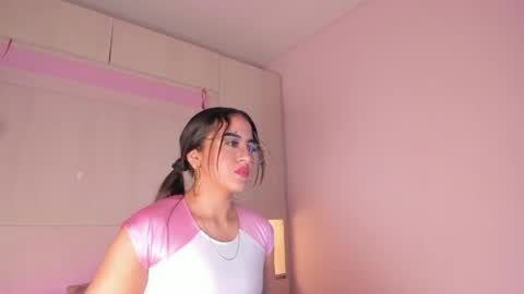  Bella  online show from 04/25/26, 08:06