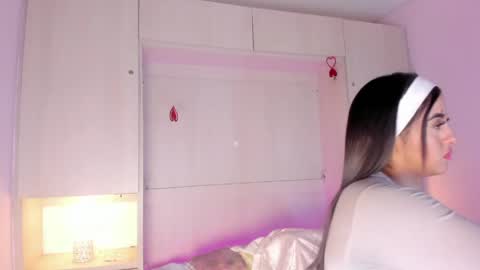  Bella  online show from 04/30/26, 08:04