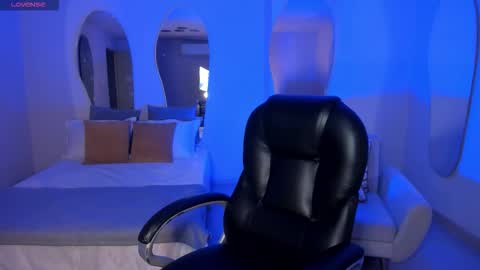  Bella C  online show from 10/19/25, 05:57