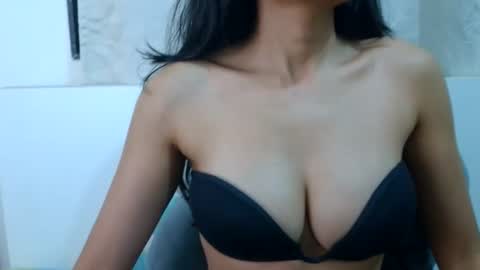 Snapshot of bellacrystall chatting on 03/28/26, 04:39 bellacrystall online show from 03/28/26, 04:39