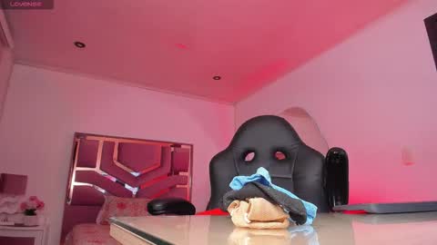 Snapshot of belladiamond18 chatting on 11/04/25, 08:30 TELL ME GODDESS NEXT Transmission 01122024 9PM TO 4AMColombian hour THANKS Follow me online show from 11/04/25, 08:30