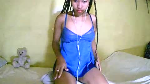 Snapshot of bellaena chatting on 10/30/25, 01:18 bellaena online show from 10/30/25, 01:18