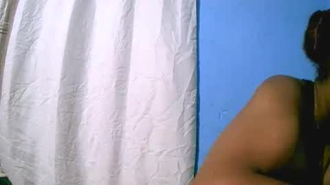 Snapshot of bellaena chatting on 11/10/25, 02:43 bellaena online show from 11/10/25, 02:43