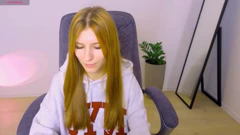 BellaFoxi online show from 10/27/25, 01:04