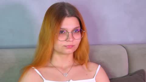 Snapshot of bellamarebelle chatting on 09/22/25, 04:14 BellaMarebelle online show from 09/22/25, 04:14