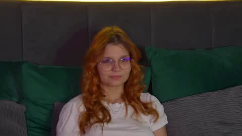 Snapshot of bellamarebelle chatting on 09/25/25, 04:38 BellaMarebelle online show from 09/25/25, 04:38