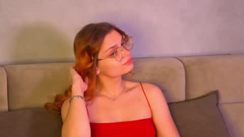 Snapshot of bellamarebelle chatting on 10/09/25, 04:32 BellaMarebelle online show from 10/09/25, 04:32