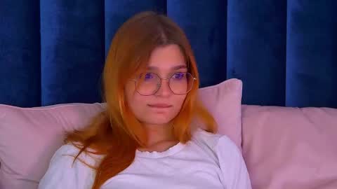 Snapshot of bellamarebelle chatting on 10/17/25, 05:10 BellaMarebelle online show from 10/17/25, 05:10