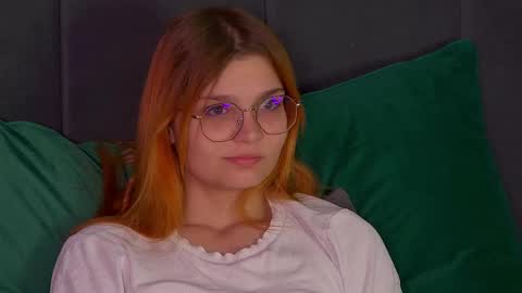 Snapshot of bellamarebelle chatting on 10/18/25, 04:26 BellaMarebelle online show from 10/18/25, 04:26