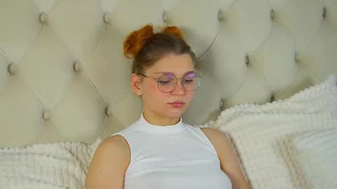 Snapshot of bellamarebelle chatting on 11/18/25, 05:01 BellaMarebelle online show from 11/18/25, 05:01