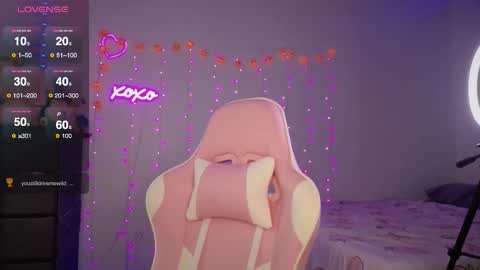 Bella Monroe online show from 10/14/25, 04:02