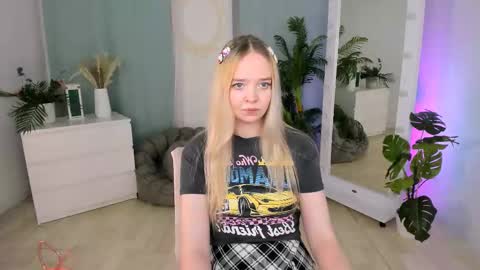 Bella online show from 12/03/25, 11:03