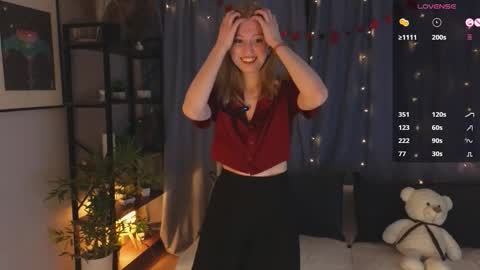 Snapshot of bellapoise chatting on 02/14/26, 11:18 Lana but not DelRay online show from 02/14/26, 11:18