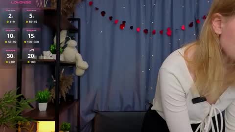 Snapshot of bellapoise chatting on 02/21/26, 11:22 Lana but not DelRay online show from 02/21/26, 11:22