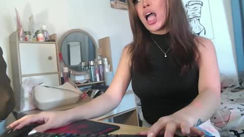 Bella Porch online show from 12/03/25, 01:35