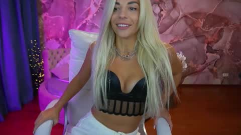 Bella online show from 09/26/25, 08:24