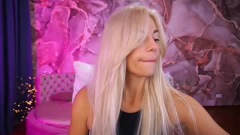 Bella online show from 10/20/25, 02:23