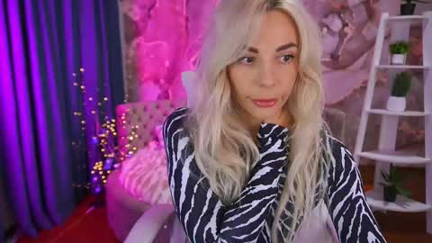 Bella online show from 11/02/25, 01:57