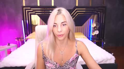 Bella online show from 11/05/25, 09:04