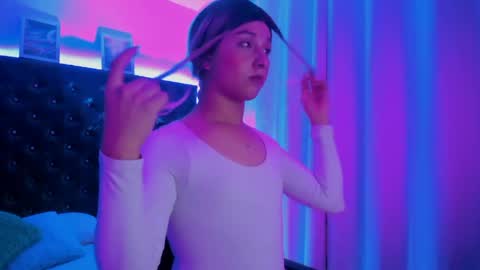 bellaroge online show from 04/20/26, 05:43