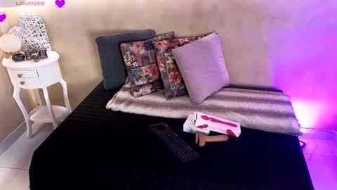 bellarooux online show from 12/15/25, 11:47