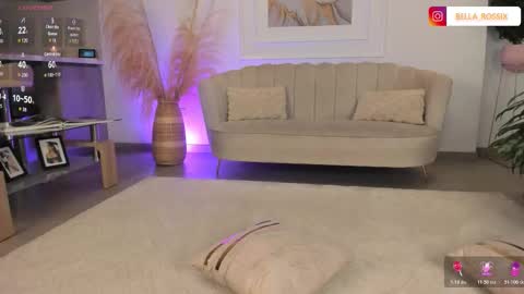 Snapshot of bellarossii chatting on 10/21/25, 01:50 CALL ME BELLA online show from 10/21/25, 01:50