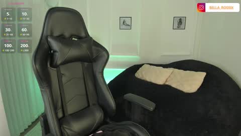 Snapshot of bellarossii chatting on 11/28/25, 02:14 CALL ME BELLA online show from 11/28/25, 02:14