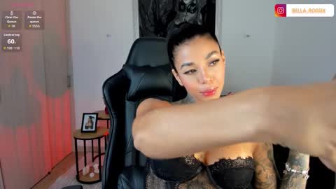 Snapshot of bellarossii chatting on 12/18/25, 01:11 CALL ME BELLA online show from 12/18/25, 01:11