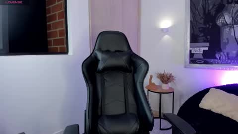 Snapshot of bellarossii chatting on 02/01/26, 12:31 CALL ME BELLA online show from 02/01/26, 12:31