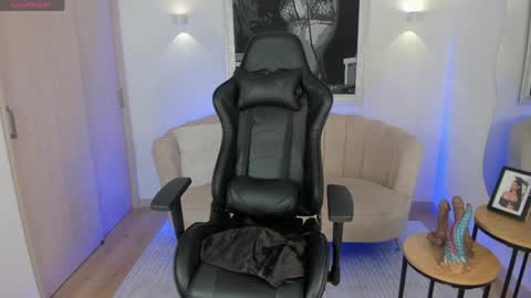 CALL ME BELLA online show from 04/05/26, 01:25