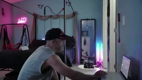 Bellaskeykeeper online show from 04/19/26, 02:44