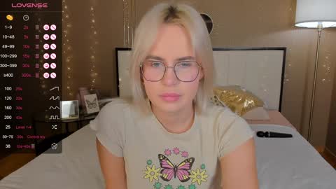 Bella online show from 01/30/25, 01:11