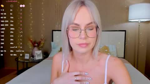 Bella online show from 03/07/26, 01:13