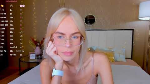 Bella online show from 05/19/26, 01:56