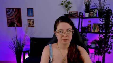 Snapshot of bellatrixllestrange chatting on 01/04/25, 10:55 Bella. Ntmu online show from 01/04/25, 10:55