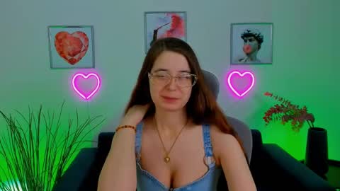 Snapshot of bellatrixllestrange chatting on 02/21/25, 04:26 Bella. Ntmu online show from 02/21/25, 04:26