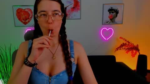 Snapshot of bellatrixllestrange chatting on 03/01/25, 12:17 Bella. Ntmu online show from 03/01/25, 12:17