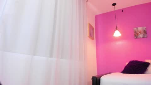 Snapshot of bellawild_ chatting on 02/14/26, 12:13 Bella Wild online show from 02/14/26, 12:13