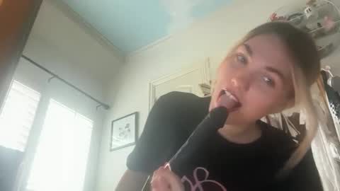 Bella 3 online show from 05/15/26, 07:10