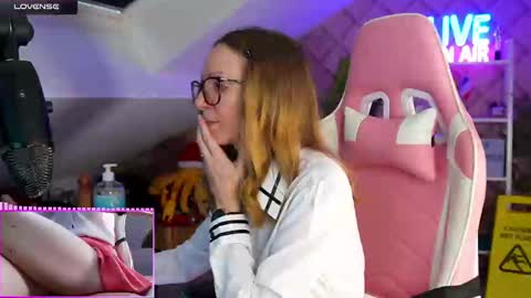 Snapshot of belle_alice chatting on 02/10/25, 10:42 Alice online show from 02/10/25, 10:42