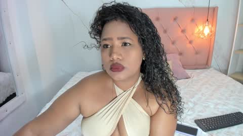 Snapshot of belle_brunette chatting on 01/11/25, 10:40 belle online show from 01/11/25, 10:40